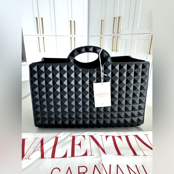 Valentino Garavani Le Troisieme Bag - Picture 2 of 10